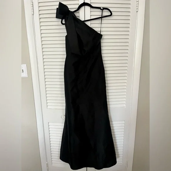 Alfred Sung Bow One-Shoulder Black Satin Trumpet Gown - Picture 6 of 8